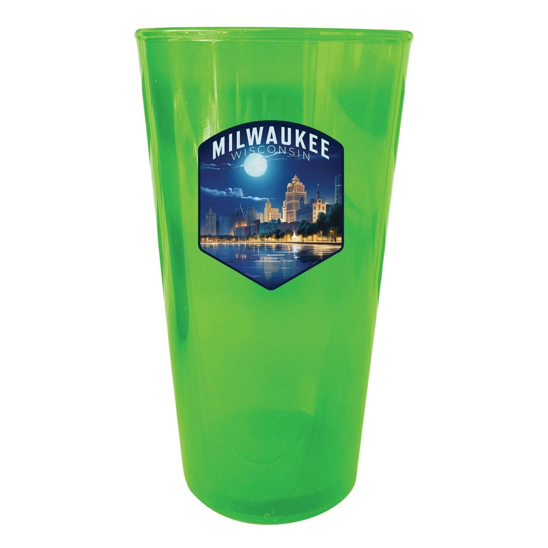 Milwaukee Wisconsin Design B Souvenir Plastic 16 oz pint Image 1