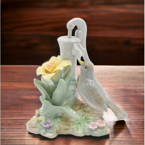 Ceramic Robin Bird Figurine with Narcissus Flower 4.75 Inch Vintage Image 2