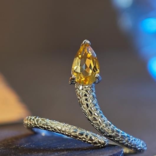 snake ring yellow crystal gemstone 925 silver ring womens high-end feel open design niche light luxury ring Image 1