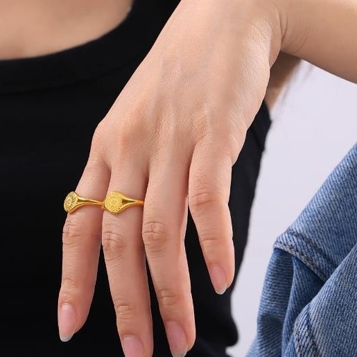 Small and niche cool style jewelry carved flower garlands surrounded by the sun design titanium steel gold-plated ring Image 3