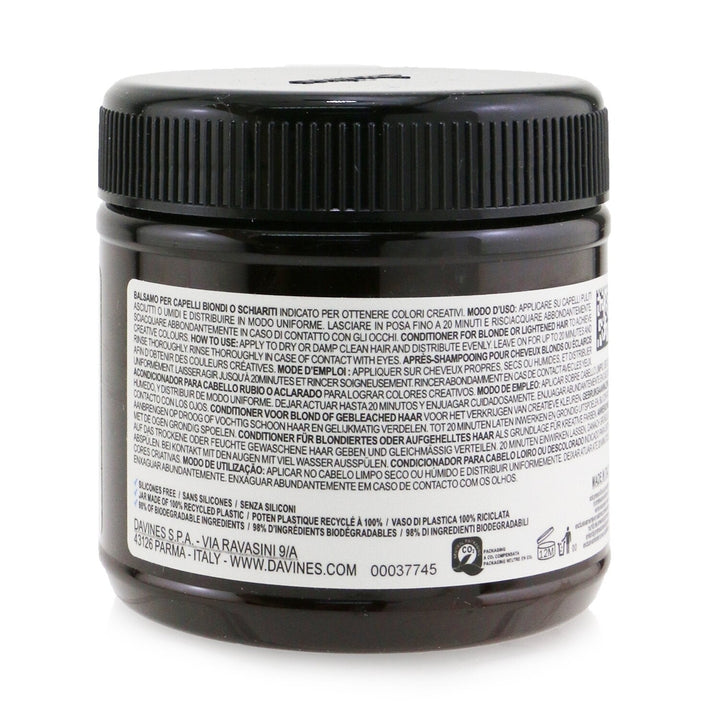 Davines Alchemic Creative Conditioner - Marine Blue (For Blonde and Lightened Hair) 250ml/8.84oz Image 3