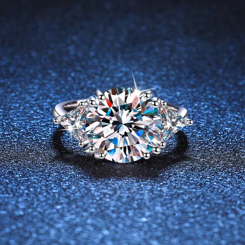 Fashion And Luxury Moissanite Ring Image 2