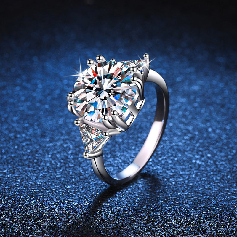 Fashion And Luxury Moissanite Ring Image 3