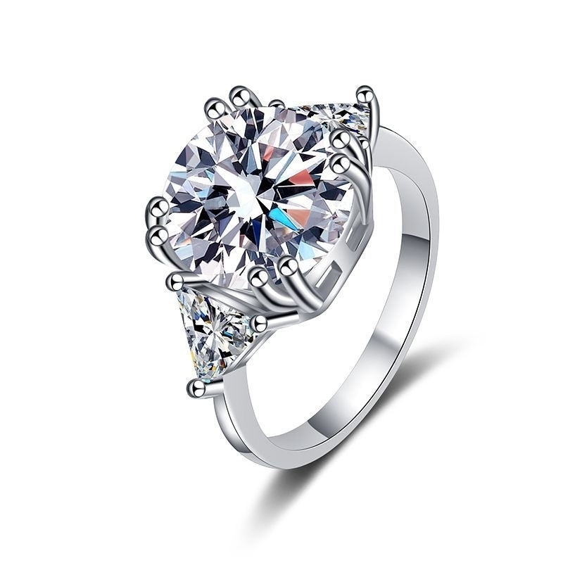 Fashion And Luxury Moissanite Ring Image 4