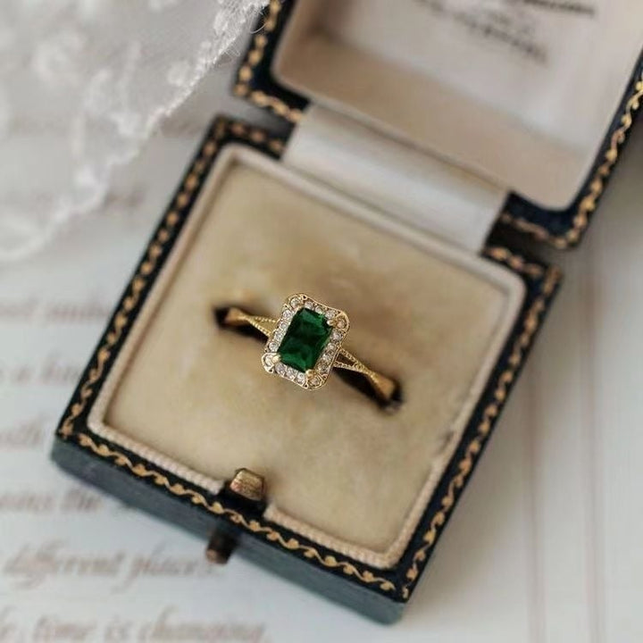 Court Retro Emerald Zirconium Diamond Ring Image 1