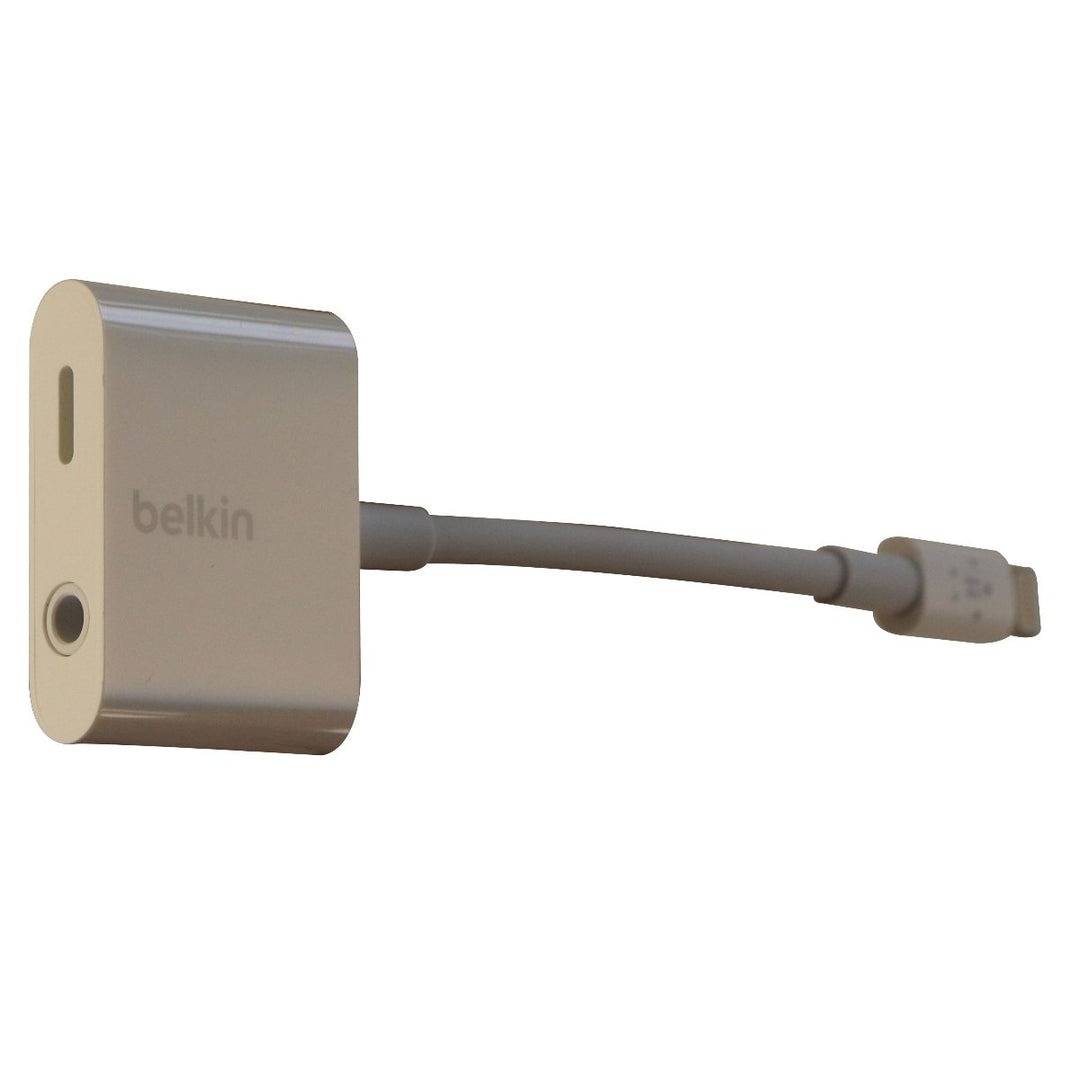 Belkin (F8J212btWHT) 3.5mm Audio and Charge Adapter for iPhones - White Image 2