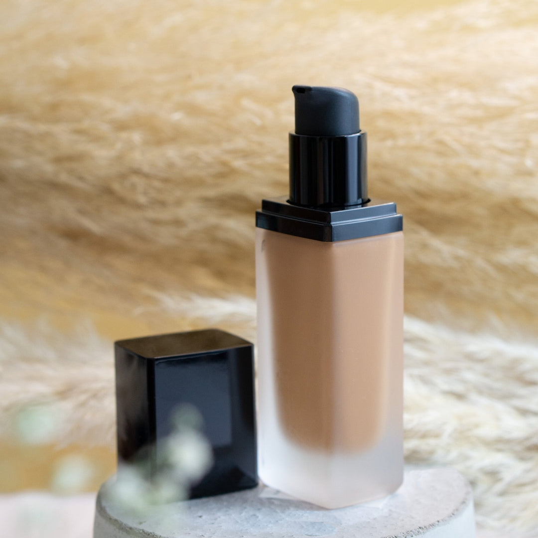 Foundation with SPF 15 Bronze Night Medium to Full Coverage 30ml Natural Glow Image 4