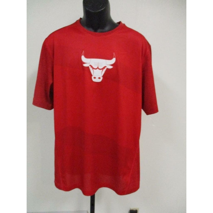 NBA Chicago Bulls MENS Size LARGE L Majestic Coolbase Performance Shirt Image 1