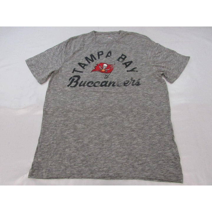 Tampa Bay Buccaneers Mens Size L Gray Majestic Shirt w/ Distressed Print Image 1