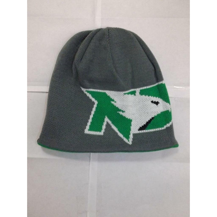 North Dakota Fighting Hawks Mens Size OSFA Reversible Green Gray Beanie Image 6