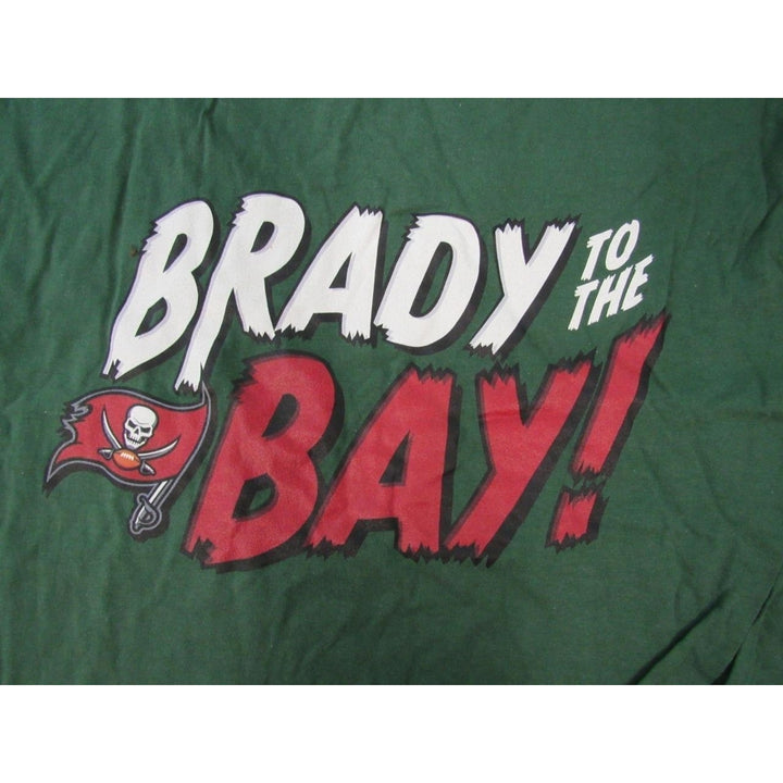 Tampa Bay Buccaneers Tom Brady Mens Size M Medium Forest Green Shirt Image 3