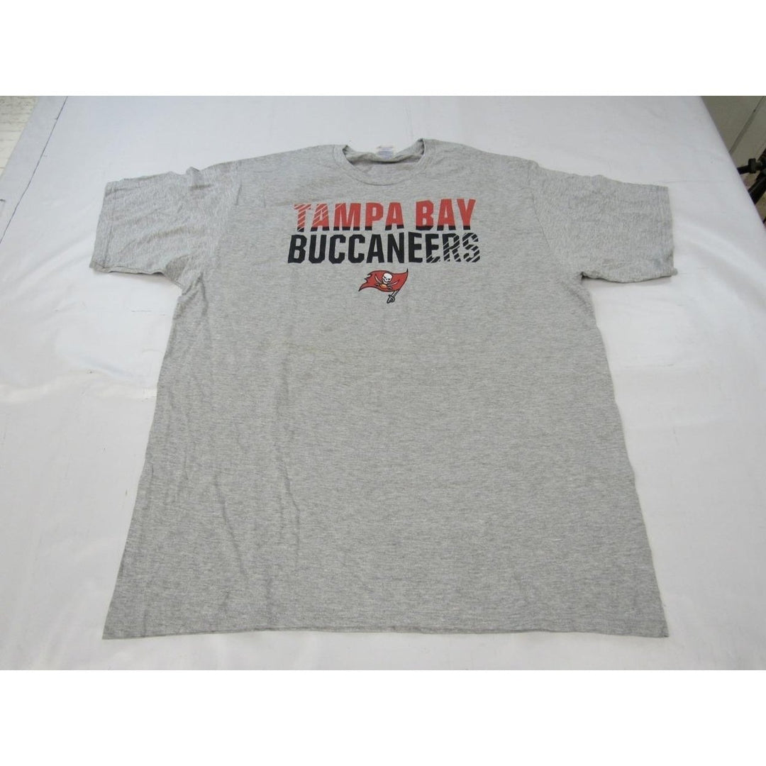 Tampa Bay Buccaneers Mens Size XL Heathered Light Gray Shirt Image 1