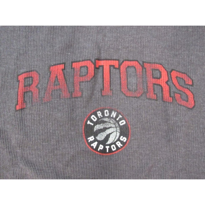 Toronto Raptors Mens Size 3XL Gray Majestic Distressed Long Sleeve Shirt Image 3