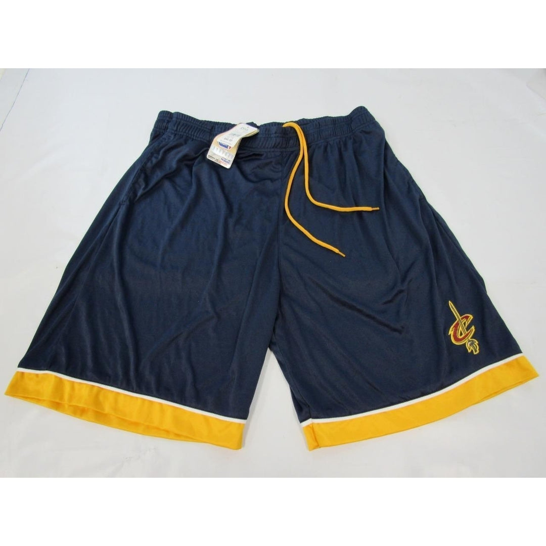 Cleveland Cavaliers Mens Size XL Majestic Navy Blue Shorts 40 Image 1