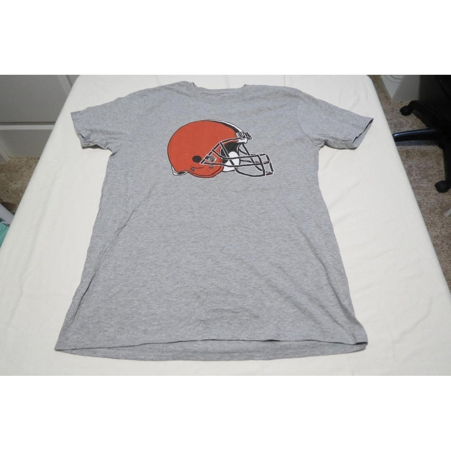 Cleveland Browns 24 Nick Chubb Mens Size L Large Gray Shirt Image 1