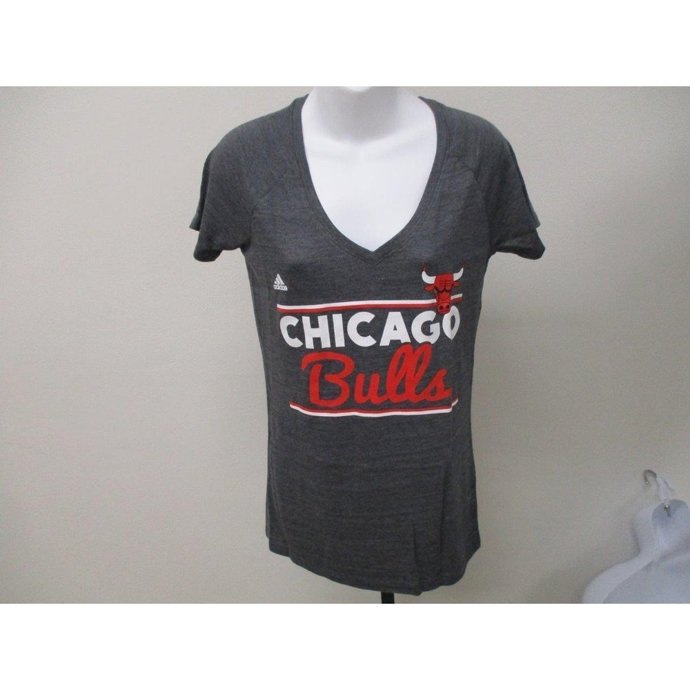 Chicago Bulls Womens Size M Medium Gray Adidas Shirt MSRP 28 Image 2