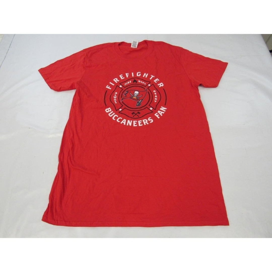 Tampa Bay Buccaneers "Firefighter Buccaneers Fan" Mens Size L Red Shirt Image 1