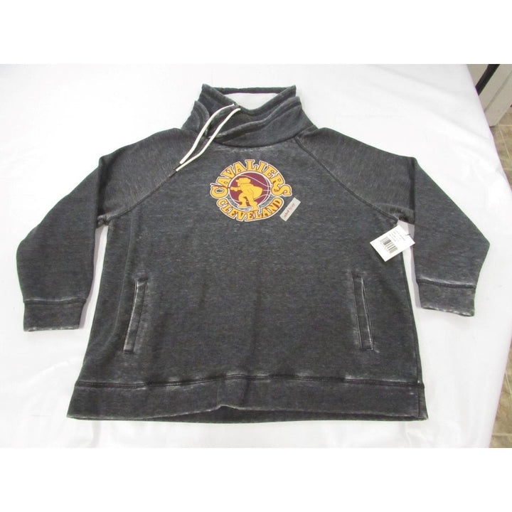 Cleveland Cavaliers Womens Size 1X Gray Big Neck Distressed Sweatshirt Image 4