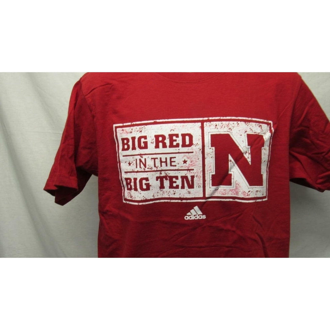 Nebraska Cornhuskers Mens Size M Medium Big Red in the Big 10 Adidas Shirt Image 2