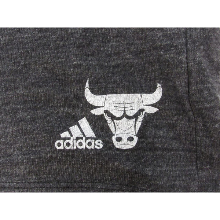 Chicago Bulls Womens Size M Medium Gray Adidas V-Neck Shirt Image 4