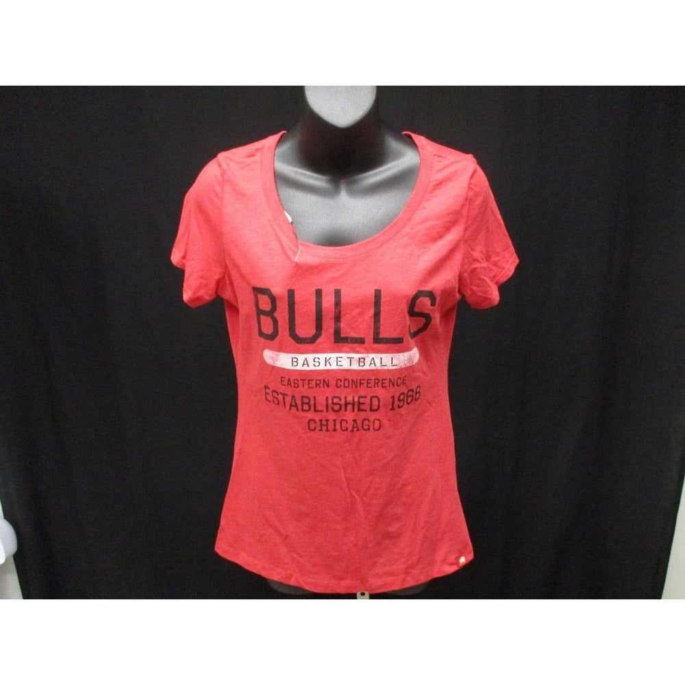 Chicago Bulls Womens Size L Large Red Shirt MSRP 32 Image 2