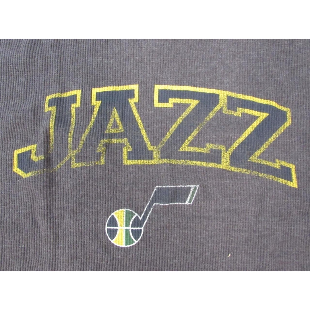 Utah Jazz Mens Size XL-Tall Gray Majestic Distressed Long Sleeved Shirt Image 3