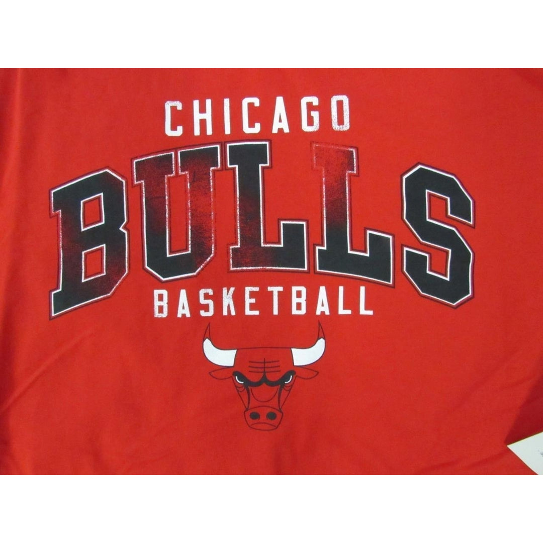 Chicago Bulls Basketball Mens Size 2XL Red Sweatshirt w/ Distressed Print Image 3