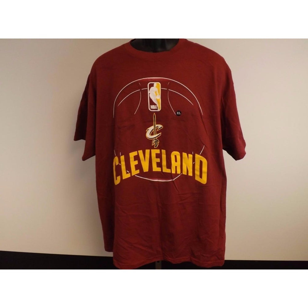 Cleveland Cavaliers size Mens XL XLarge Red Shirt MSRP 22 Image 2