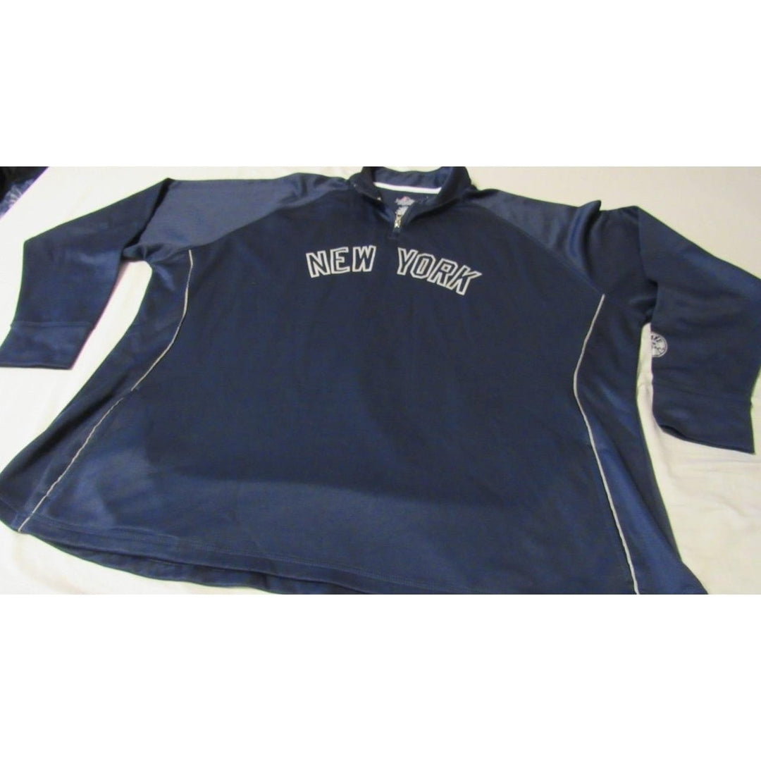 York Yankees Mens Size 2XL Pullover Majestic Sweatshirt Image 4