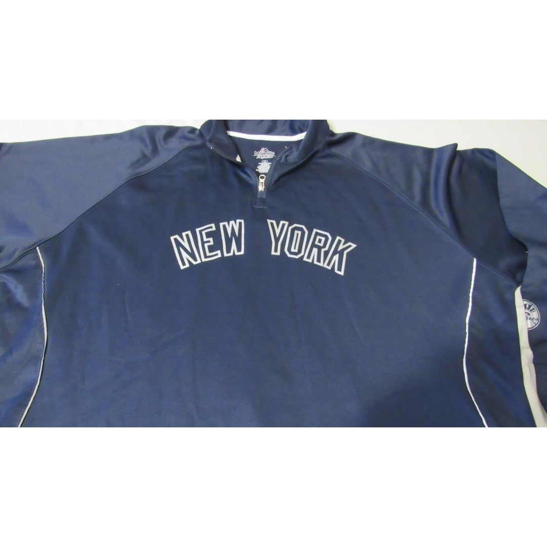 York Yankees Mens Size 2XL Pullover Majestic Sweatshirt Image 4