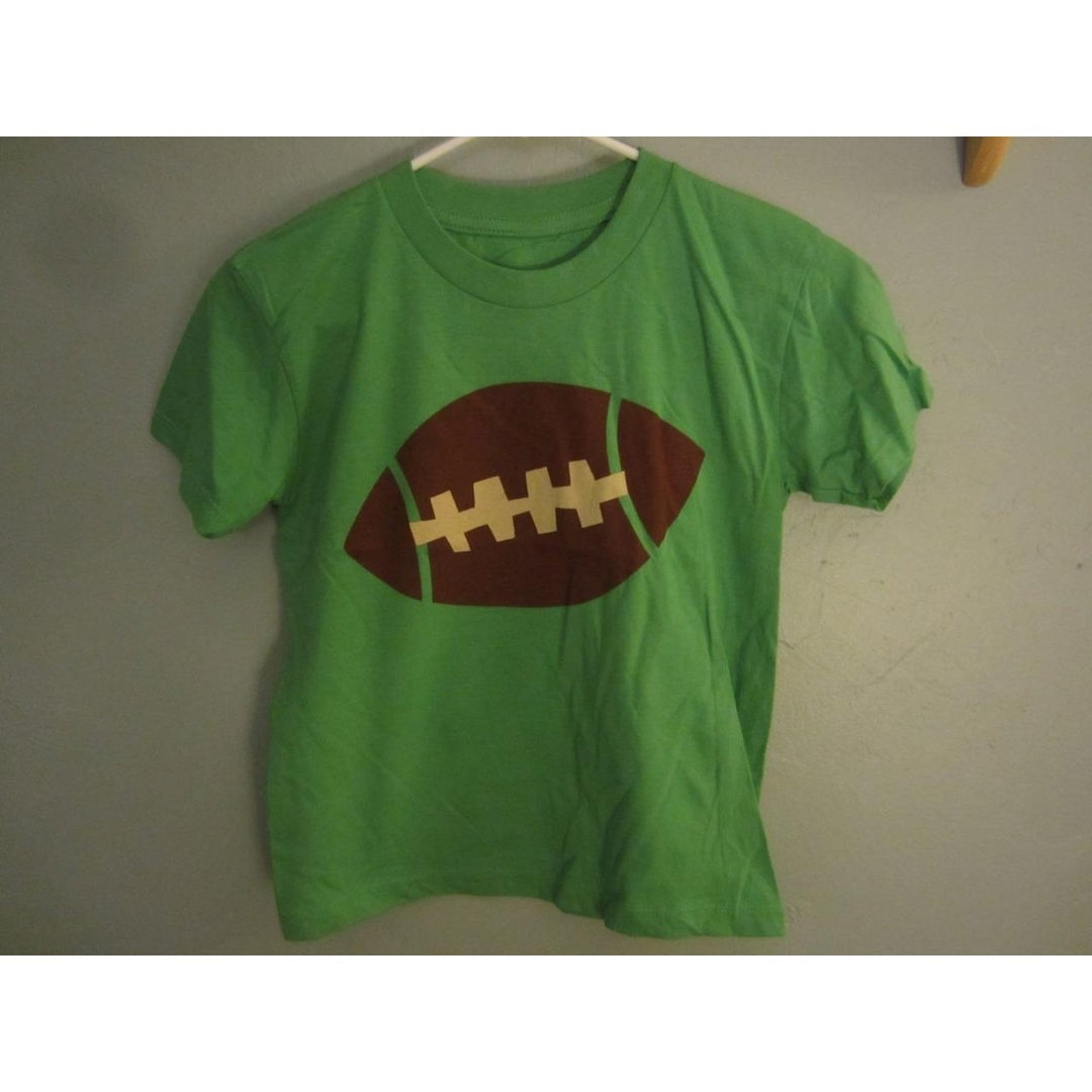 FOOTBALL GRAPHIC TEE KIDS SIZE M MEDIUM 68XV Image 1