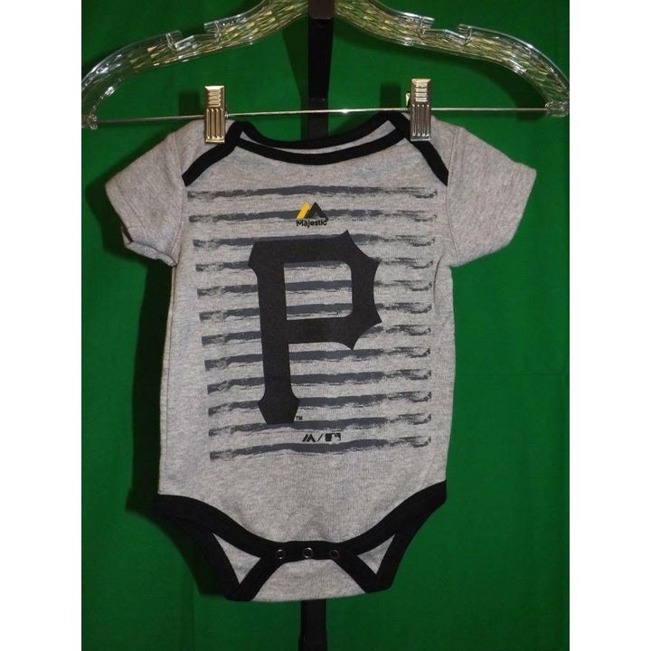 Pittsburgh Pirates Infants Size 6/9 Months Gray Majestic Creeper Image 1