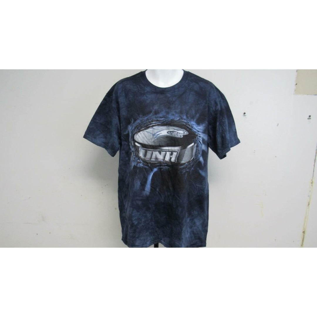 Hampshire Wildcats Mens Size L Large Tye Dyed Navy Blue Shirt Image 2