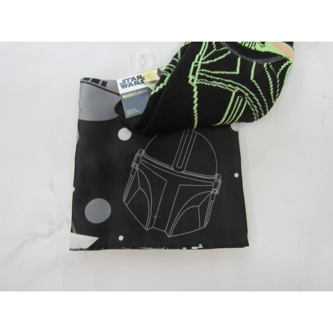 Mandalorian Baby Yoda Mens Sizes 6-12 OSFA Crew Socks and Bandana Image 4