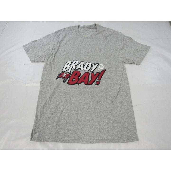 Tampa Bay Buccaneers Tom Brady Mens Size M Medium Heathered Light Gray Shirt Image 1