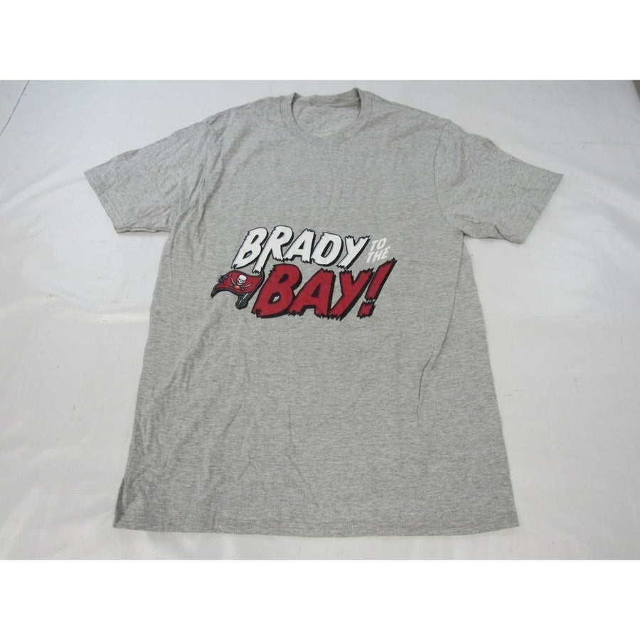 Tampa Bay Buccaneers Tom Brady Mens Size M Medium Heathered Light Gray Shirt Image 1