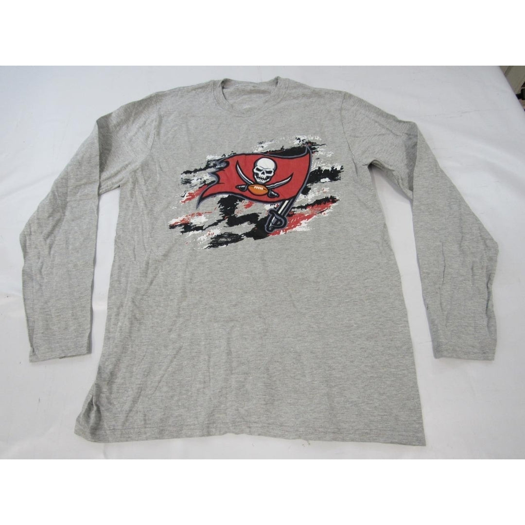 Tampa Bay Buccaneers Mens Size M Heathered Light Gray Long Sleeved Shirt Image 1