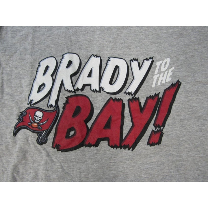 Tampa Bay Buccaneers Tom Brady Mens Size M Medium Heathered Light Gray Shirt Image 3