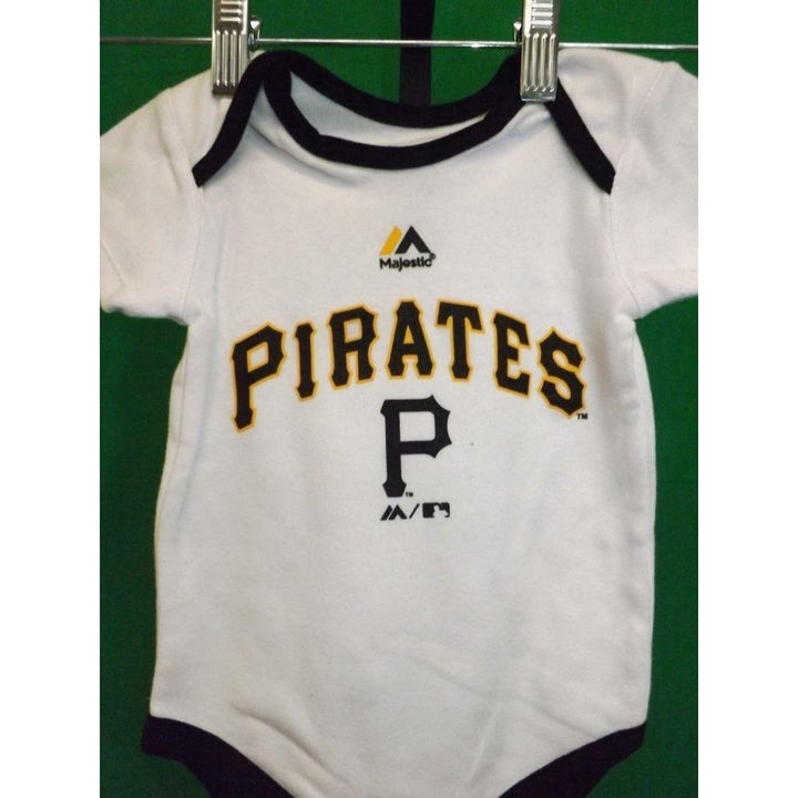 Pittsburgh Pirates Infants Size 6/9 Months White Majestic Creeper Image 2