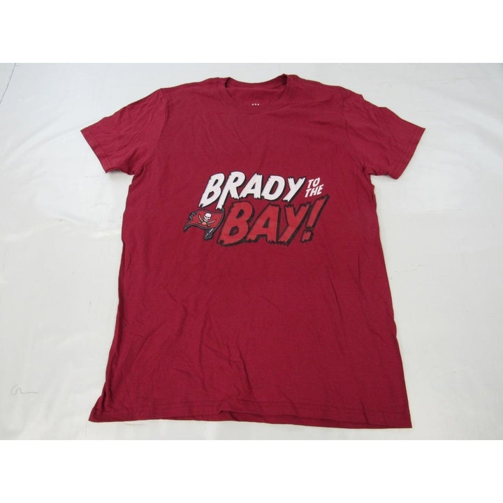 Tampa Bay Buccaneers Tom Brady Mens Size M Medium Maroon Shirt Image 1