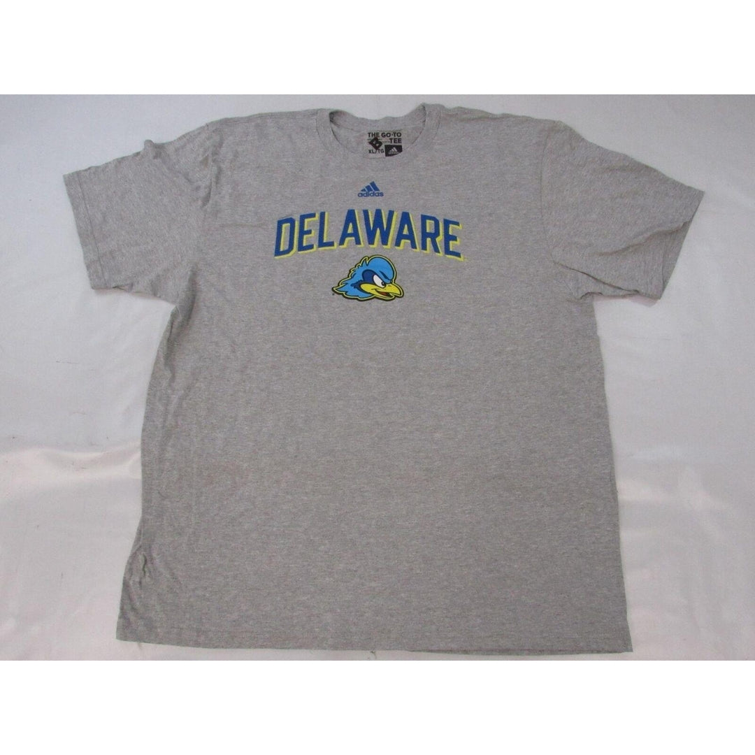 Delaware Fightin Blue Hens Mens Size XL XLarge Gray Shirt w/ Textured Print Image 1