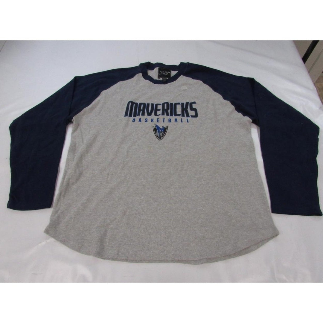 Dallas Mavericks Basketball Mens Size XL XLarge Gray Long Sleeved Shirt Image 1