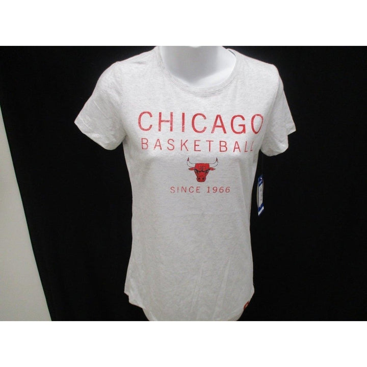 Chicago Bulls Womens Size M Medium Shirt MSRP 32 Image 2