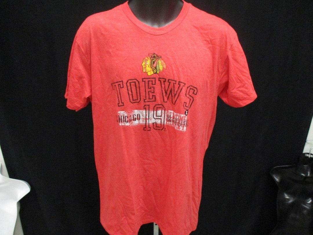 Chicago Blackhawks Jonathan Toews Mens Size L Large Red Shirt MSRP 26 Image 2