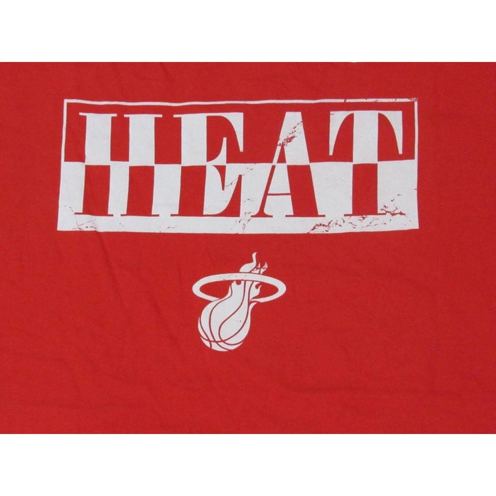 Miami Heat Mens Size 2XL 2XLarge Red Shirt Image 3