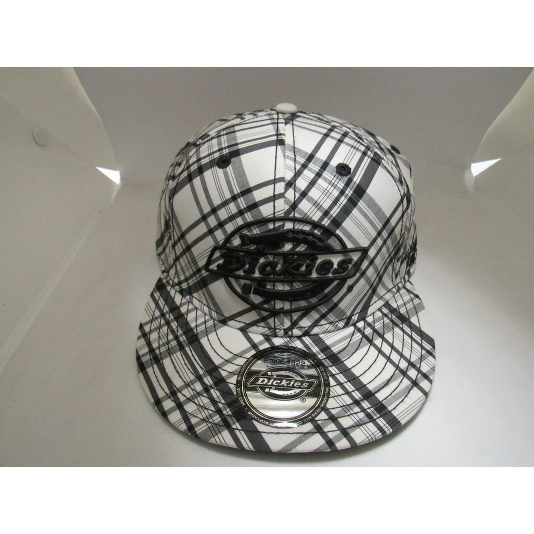 Dickies Mens Fitted Size S/M White Black Flatbrim Hat Image 1