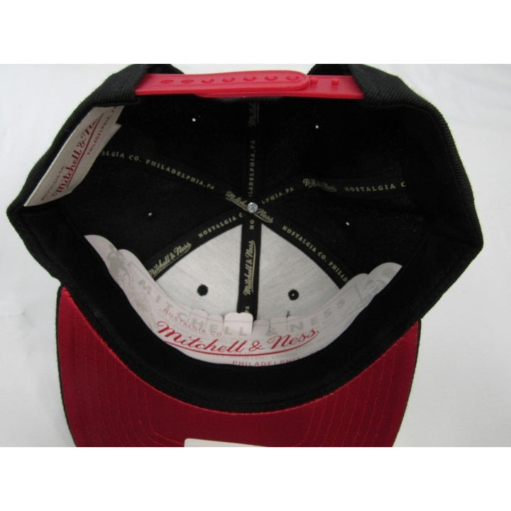 Chicago Bulls Mens OSFA Mitchell and Ness Flatbrim Snapback Black Hat 32 Image 4