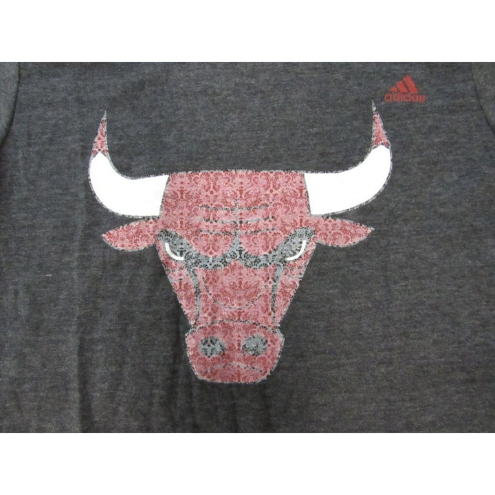 Chicago Bulls Womens Size XL Heathered Charcoal Adidas Scoop-Neck Shirt Image 4