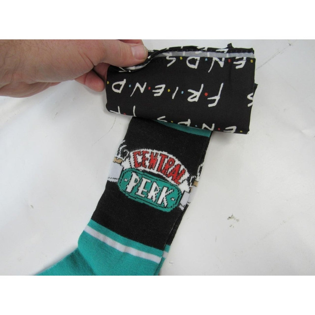 Friends Central Perk Mens Sizes 6-12 OSFA Green Crew Socks and Bandana Image 4