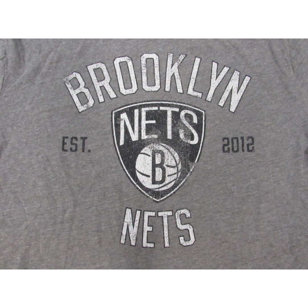 Brooklyn Nets EST 2012 Mens Size 2XL Heather Gray Shirt w/ Distressed Print Image 3